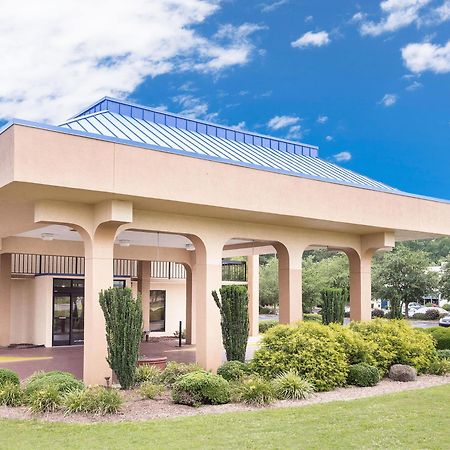 Baymont By Wyndham Greenville Exterior photo